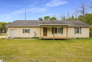 2733 Windcrest Ln, Traverse City, MI 49686