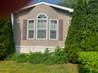 1661 Old Country Rd, Riverhead, NY 11901