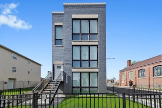 2700 W Jackson Blvd, Chicago, IL 60612