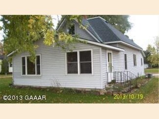 404 Jackson St E, Parkers Prairie, MN 56361