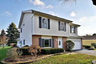 2296 Woodview Ln, Naperville, IL 60565
