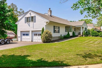 62 Overlea St N, Massapequa Park, NY 11762