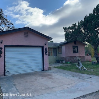 811 Calloway Ln, Melbourne, FL 32901