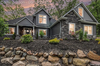 5950 Mountain Top Dr, Brighton, MI 48116