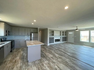 545 Presbyterian St, Hollister, MO 65672