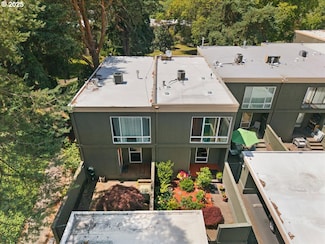 1637 NW Midlake Ln Unit 212, Beaverton, OR 97006
