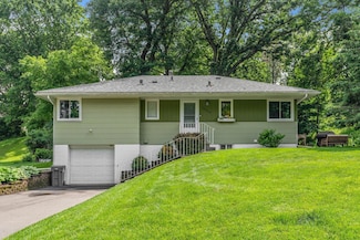 16419 Seymour Dr, Minnetonka, MN 55345