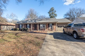 821 Pryor Dr, West Memphis, AR 72301