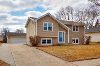 620 NE 6th St, Grimes, IA 50111