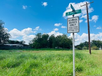519 N Chestnut St, Pearsall, TX 78061