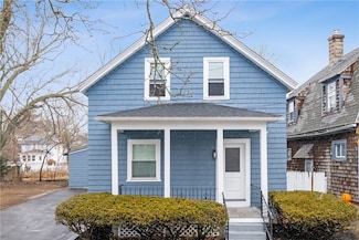 307 Smith St, Cranston, RI 02905