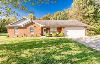 306 Greenway Dr, Scottsburg, IN 47170