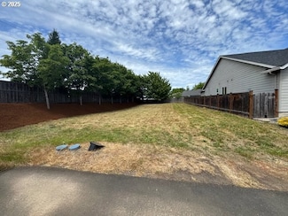 3482 Cabernet Ln, Eugene, OR 97404