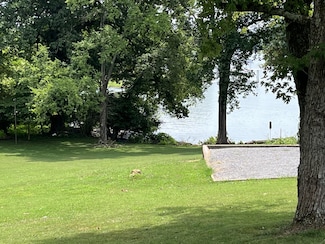 100 Sterling Rd, Hendersonville, TN 37075