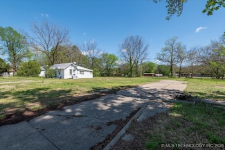 822 S Choctaw Ave, Bartlesville, OK 74003