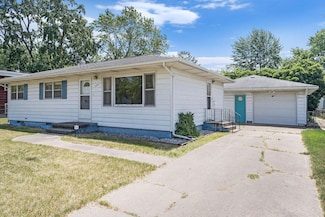 1975 Southwood Ave, Norton Shores, MI 49441