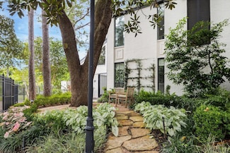 10 S Briar Hollow Ln Unit 87, Houston, TX 77027