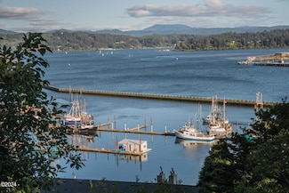 123 SW 12th St, Newport, OR 97365