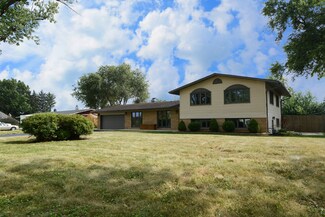 20W461 Diversey Ave, Addison, IL 60101