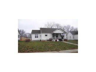 702 W Benton St, Windsor, MO 65360