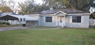 3217 13th St, Bay City, TX 77414