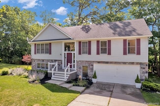 1522 Oregon Ct, Waterford, MI 48327