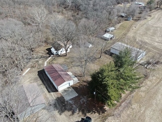 15920 Moody Rd, Oakland, IL 61943