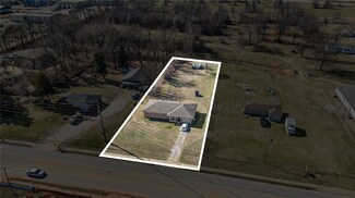 634 N 40th St, Springdale, AR 72762