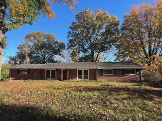 880 Aldan Dr, Saint Louis, MO 63132