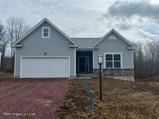 627 W Oak Ln, White Haven, PA 18661