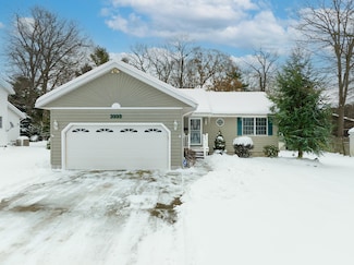 3332 Davis Rd, Norton Shores, MI 49441