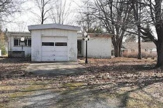 160 Parker Ave, Alpena, MI 49707