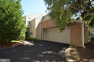 7538 Cross Gate Ln, Alexandria, VA 22315