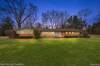 6606 Vachon Ct, Bloomfield Hills, MI 48301