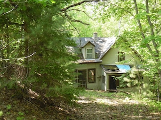 475 Poplar St, Lake Linden, MI 49945