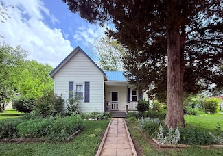 915 E Laurel St, Olney, IL 62450