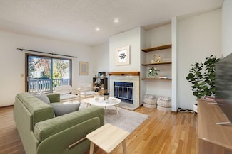 5623 Pompano Dr, Hopkins, MN 55343