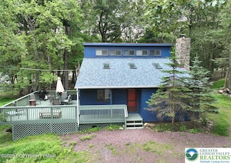 11 Maplewood Rd, Lake Harmony, PA 18624