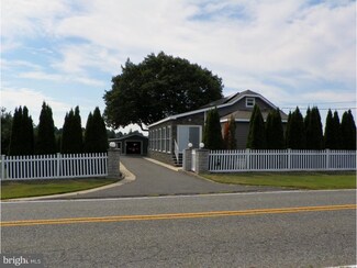 696 Hardingville Rd, Monroeville, NJ 08343