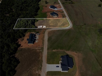 901 Meadow Park Rd, Guthrie, OK 73044