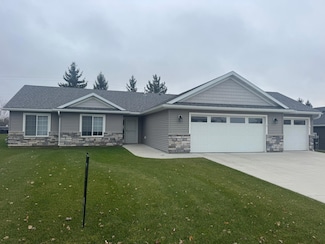 190 Highlands Cir, Zumbrota, MN 55992