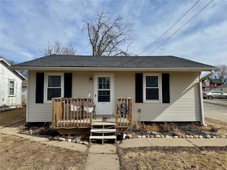 302 N Columbus St, Pleasantville, IA 50225