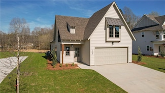 135 Firefly Ln, Opelika, AL 36804