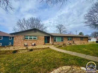 402 Minnetare Ln, Hiawatha, KS 66434
