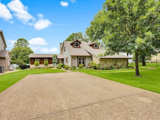176 Enchanted Dr, Enchanted Oaks, TX 75156