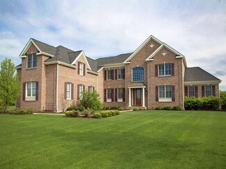 25 Wood Oaks Dr, South Barrington, IL 60010