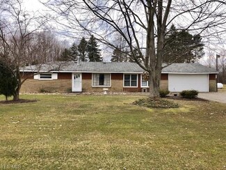 12803 Saint James Dr, Mantua, OH 44255