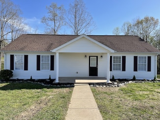 55 Old Schoolhouse Ln, Tennessee Ridge, TN 37178