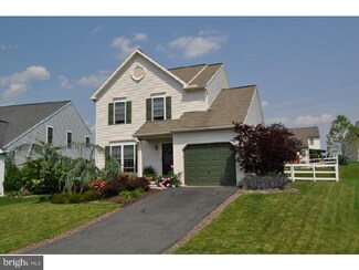 8 Laurel Woods Dr, Reading, PA 19607
