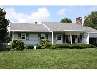 19 Norwood St, Acushnet, MA 02743